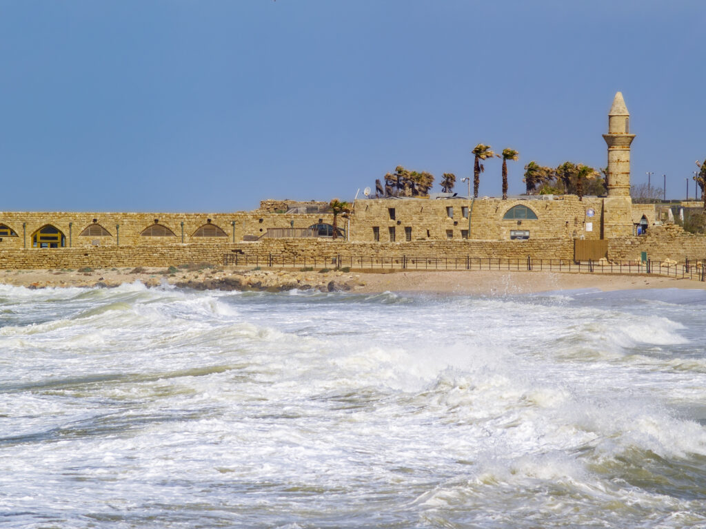 Cesareia - as ruínas de uma antiga cidade romana em Israel.